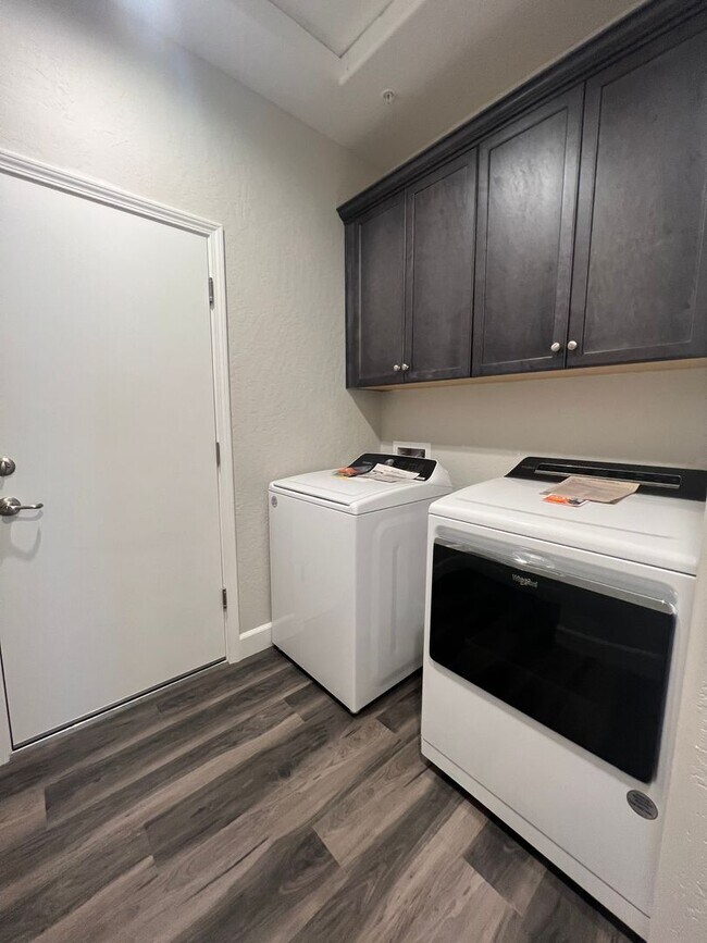 Building Photo - "Modern & Energy-Efficient 3BR/2BA Home wi...