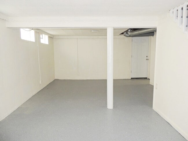 Building Photo - 4 Bed - 1 Full Bath Cape Cod for Rent!
