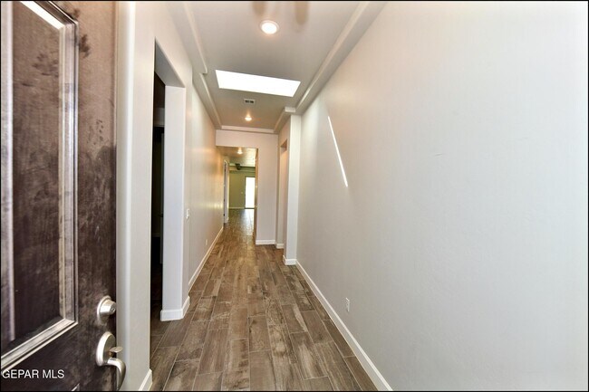 Building Photo - 13146 Cleethorpes St