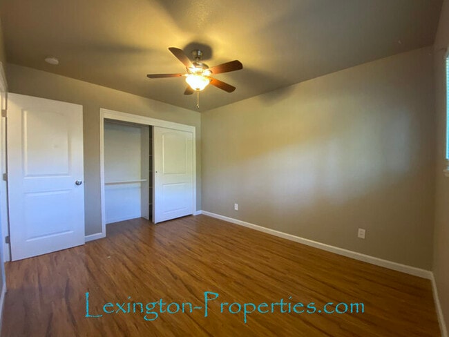 Building Photo - Beautifully Updated, 2BD/1BA, Duplex Home ...