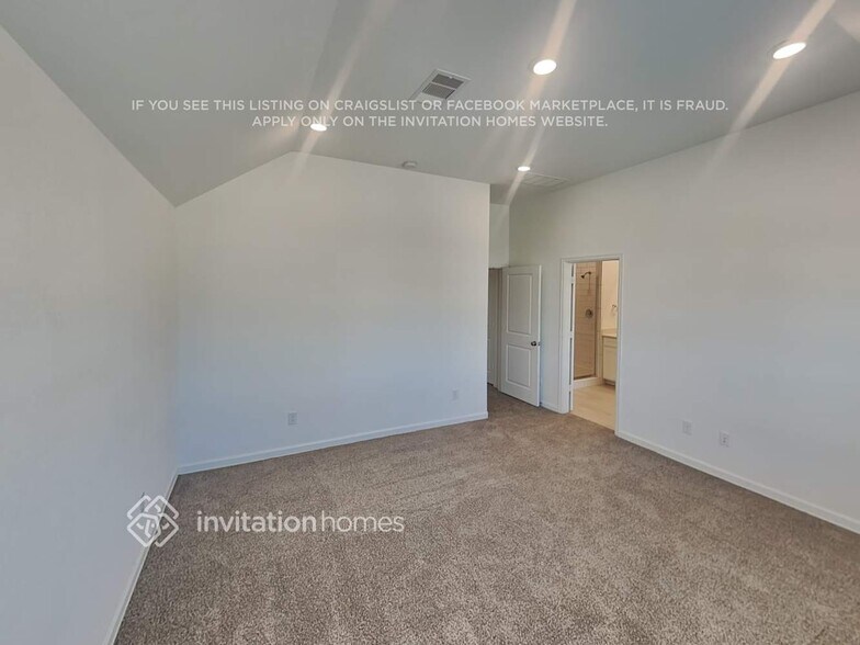 Building Photo - 4026 Champlain Wy