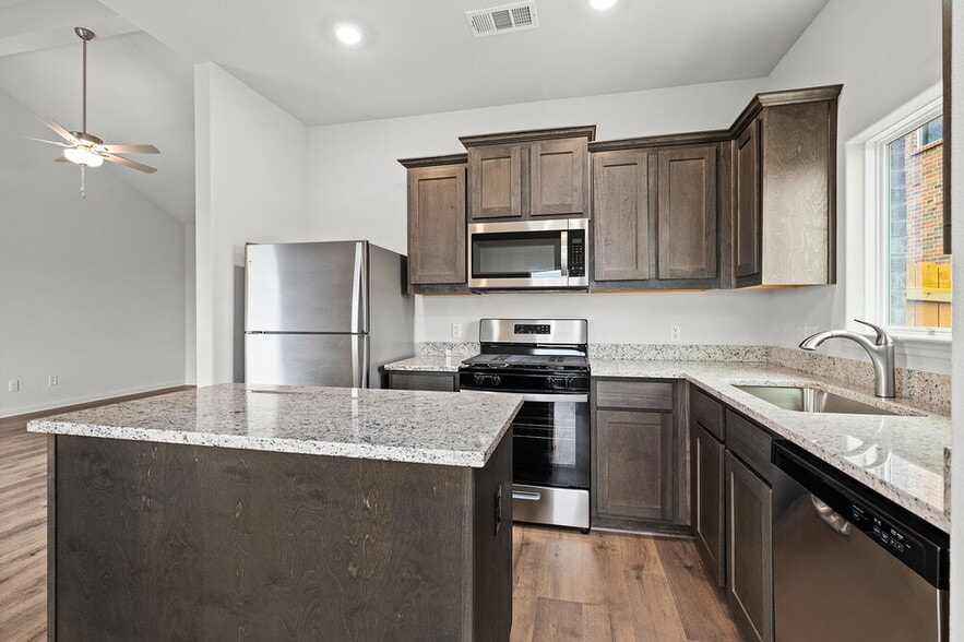 Building Photo - 212 Julian Davis Dr