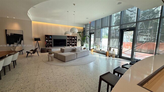 Building Photo - 460 NE 28th St