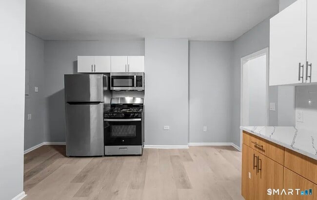 Building Photo - 301 Poplar St