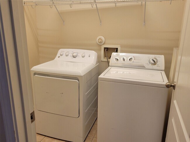 Building Photo - 15126 Summer Sunset Dr