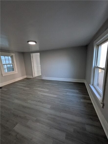 Building Photo - 241 E 18th Ave
