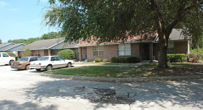 Building Photo - Countryside Apartments