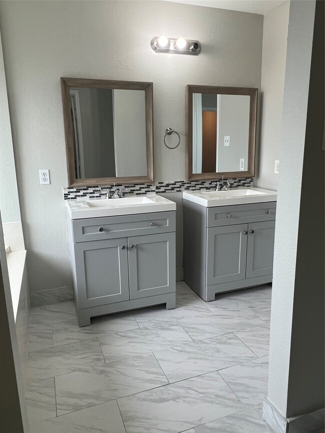 Building Photo - 12035 Duane St