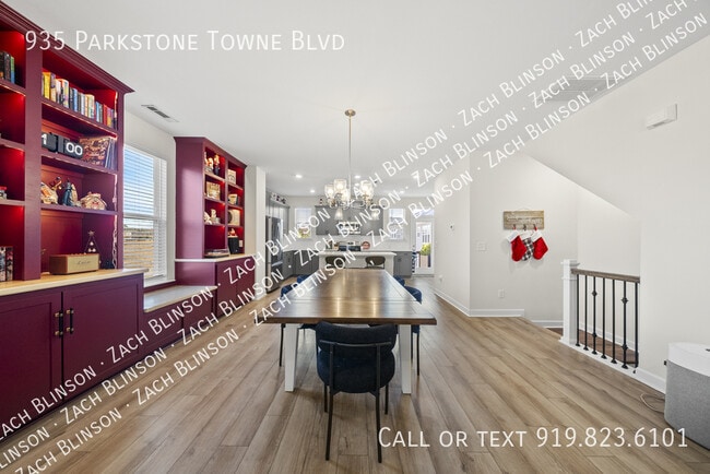 Building Photo - 935 Parkstone Towne Blvd