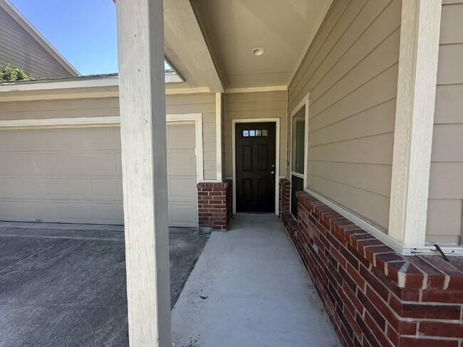 Building Photo - 553 Slippery Rock