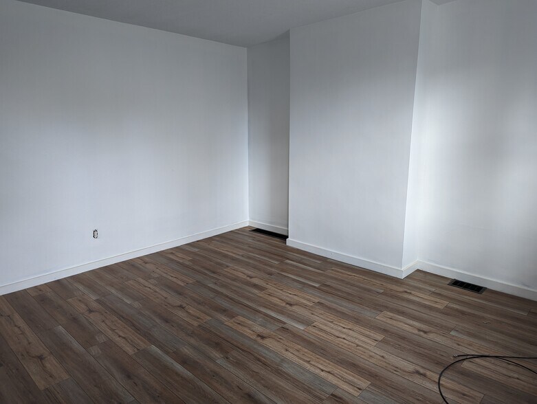 Building Photo - 3205 Parkview Ave