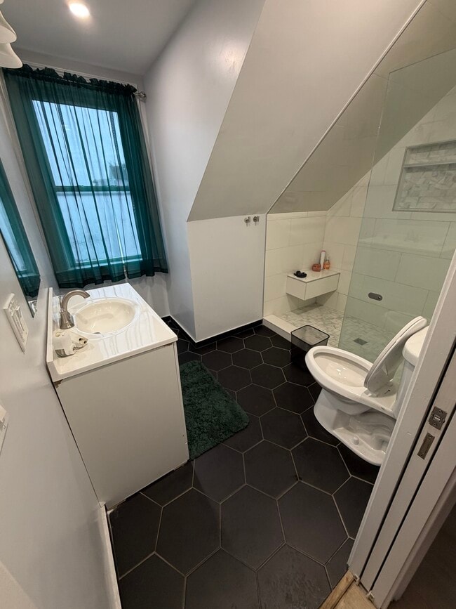 Building Photo - 12 Chestnut Ave