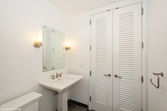 Building Photo - 401 N Wabash Ave