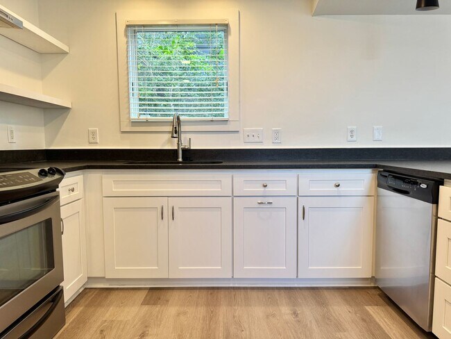 Building Photo - 3 Bed, 2.5 Bath Home w/ 2 Vehicle Carport and Fenced Backyard