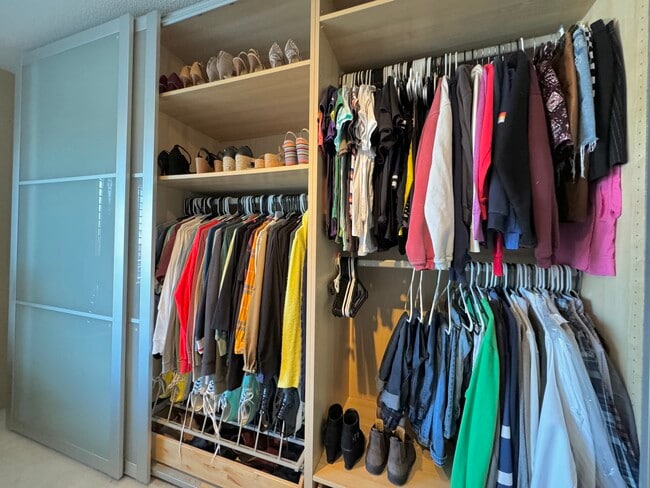 Building Photo - 4545 Wornall Rd