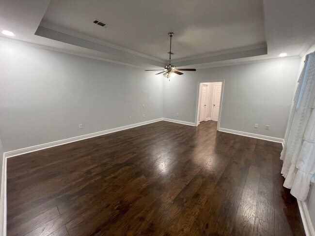 Building Photo - Newly remodeled, 4 bedroom, 2.5 bathroom home in Baton Rouge, LA