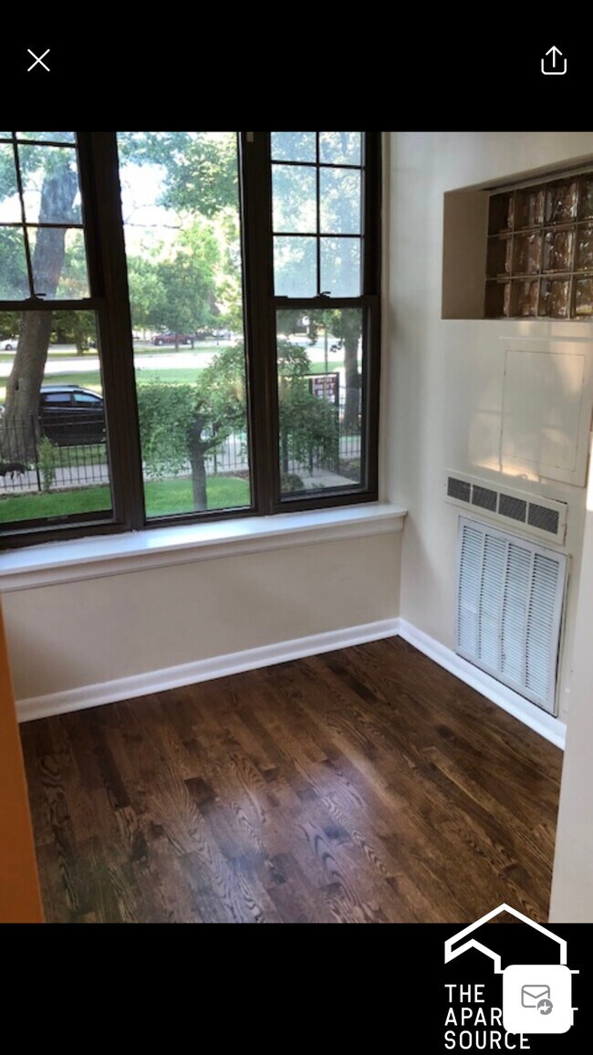 Building Photo - 2541 W Logan Blvd