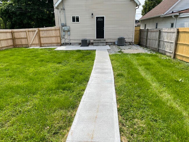 Building Photo - Cozy and spacious Garfield Park 3BD/1.5 BA...