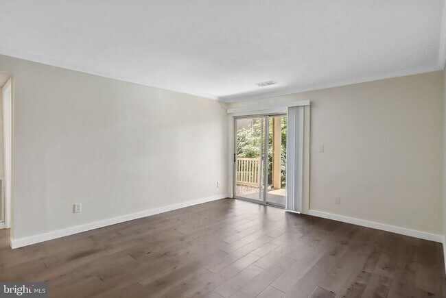 Building Photo - 1725 Ascot Way