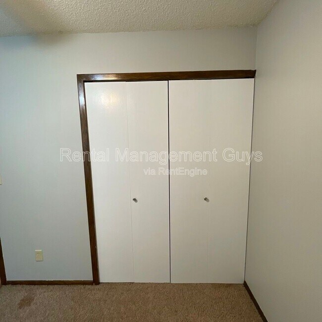 Building Photo - 8693 Maplebrook Pkwy N