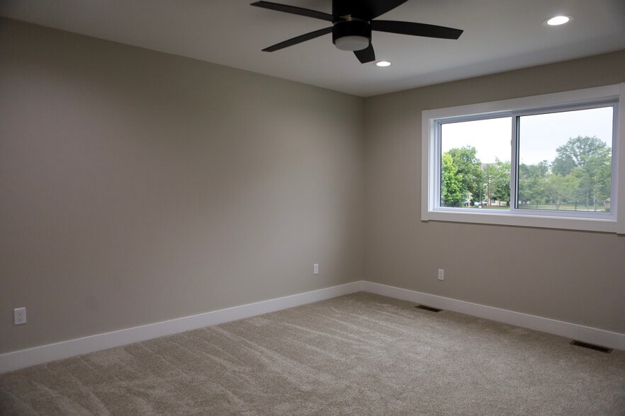 Secondary Upstairs Bedroom - 5008 Danbury Pl