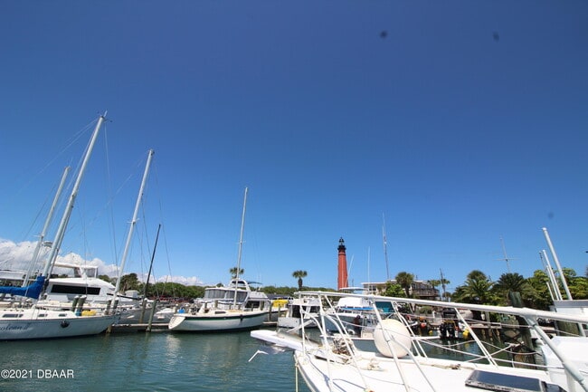 Building Photo - 1 Oceans W Blvd