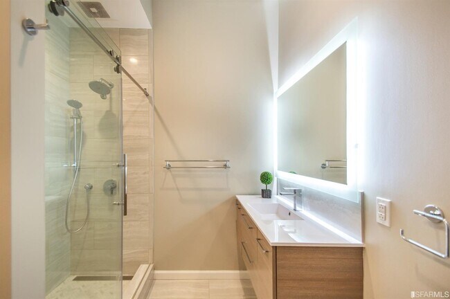 Building Photo - 3242 Washington St