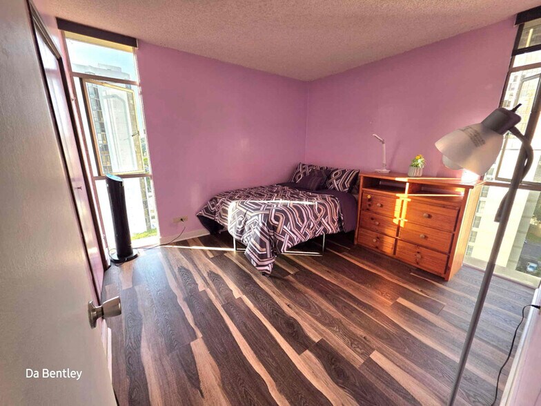 Building Photo - 2033 Nuuanu Ave