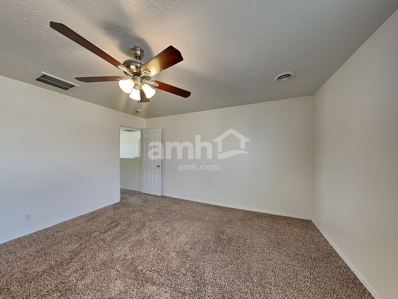 Building Photo - 895 E Folgado Ct