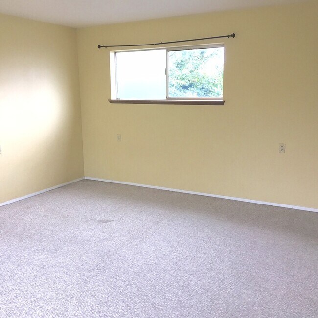 Building Photo - $4900 / 6br - University/ Wallingford House! 6BR/3BTH