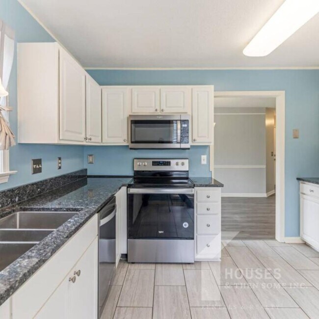 Building Photo - 110 Stonington Way