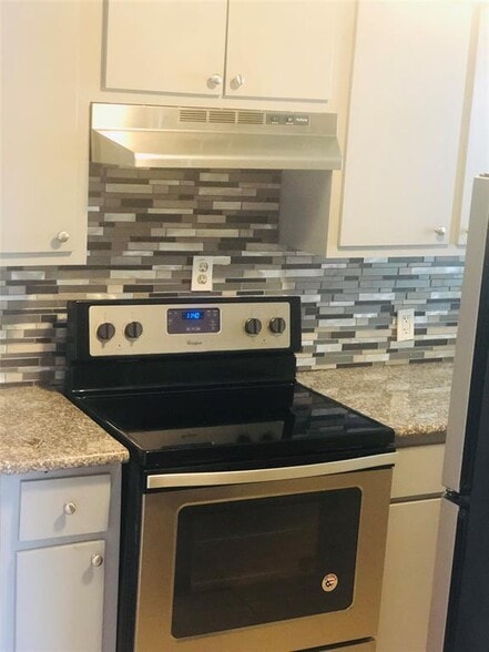 Kitchen - 3204 Napoleon St