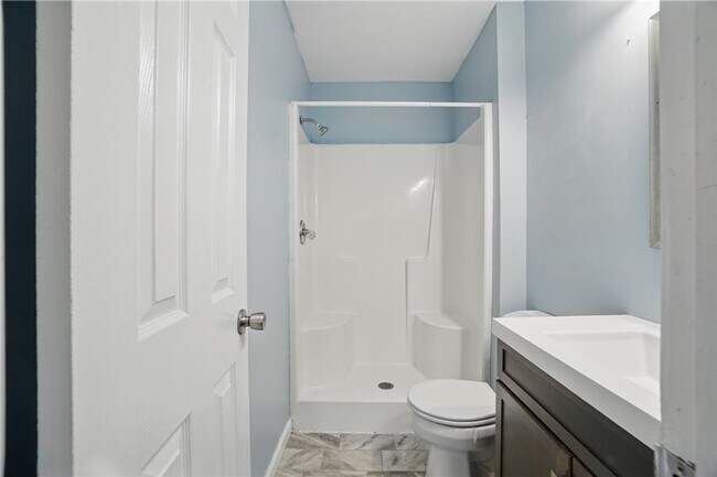 Building Photo - Stylish Townhouse in Prime VA Beach Location!
