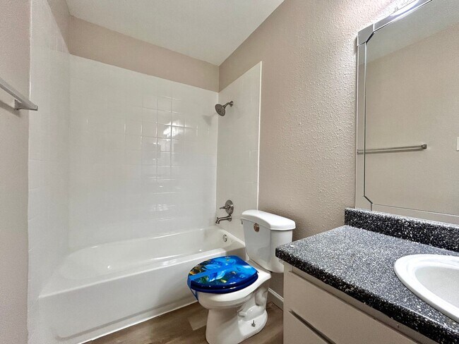 Building Photo - 7111 E Hwy 290