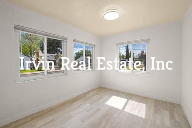 Building Photo - A Nice 4 Bedroom 1 Bath home