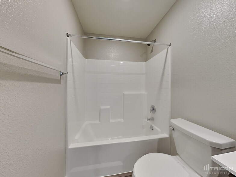 Building Photo - 8960 Elk Ravine Dr