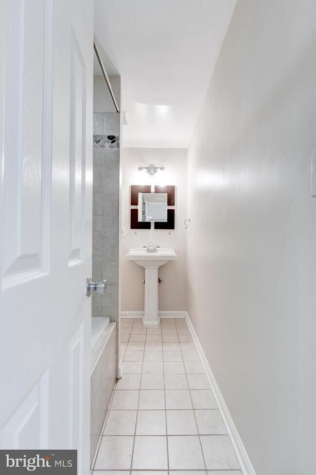 Building Photo - Palisades Gem Ready for Immediate Move-in!!