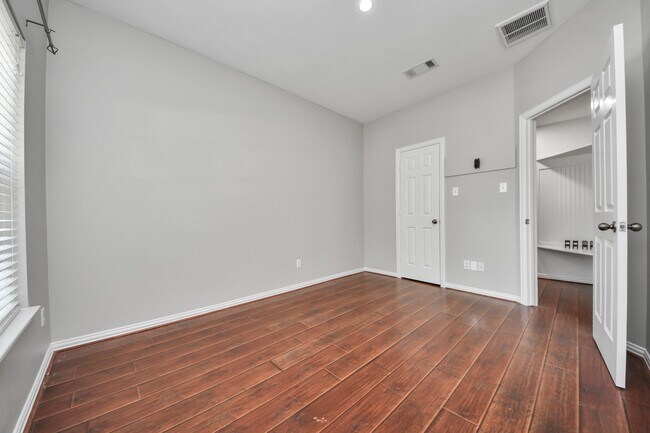 Building Photo - 18027 Parkwille Ln