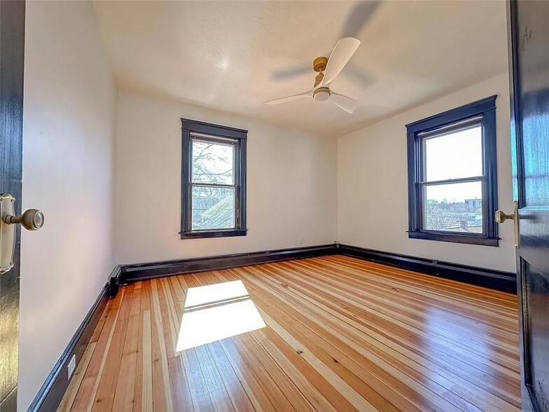 Building Photo - 48 Waltham St