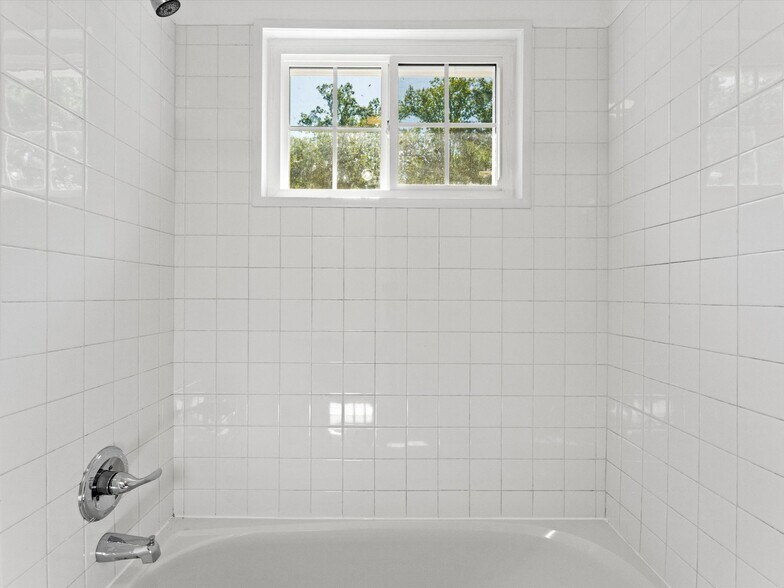 Building Photo - 3025 Glenan Dr