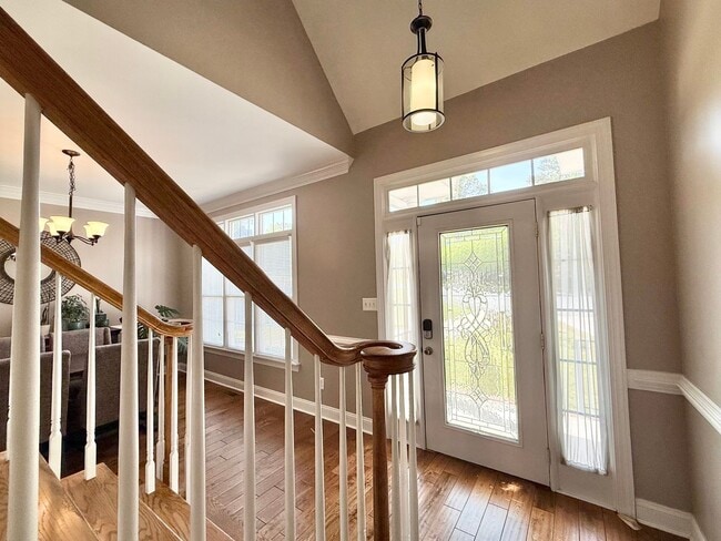 Building Photo - Spacious 3BD, 2.5BA Raleigh Home with First Floor Primary Bedroom & Fenced Yard