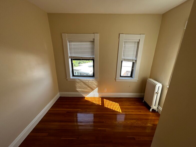 Building Photo - 1402 Beacon St