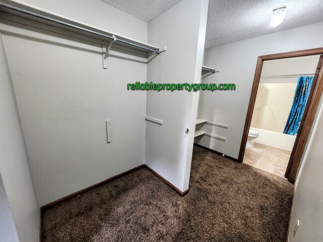 Building Photo - 1417 Lakehurst Dr