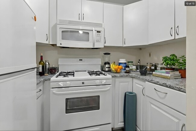 Building Photo - 120 Bradlee St