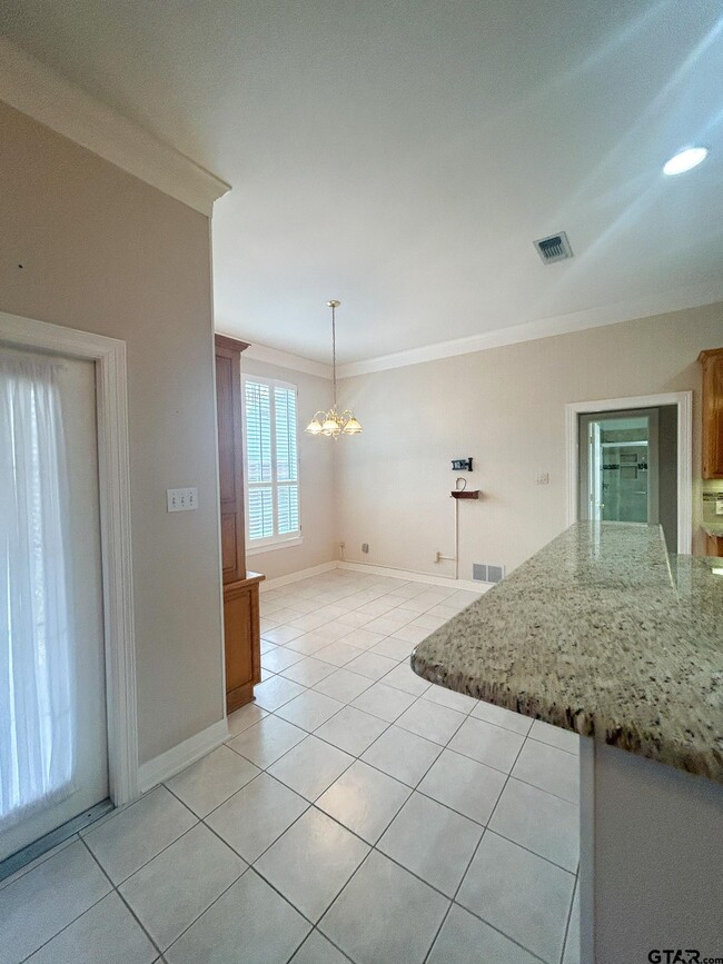 Building Photo - 704 Shiloh Ridge St