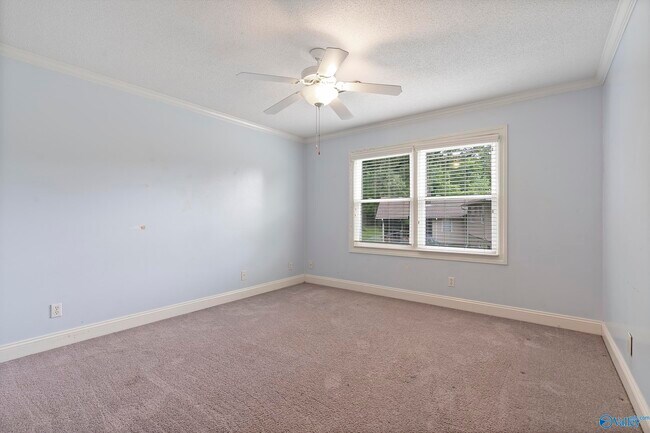 Building Photo - 818 Esslinger Rd SE