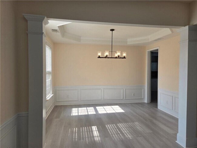 Building Photo - 8155 Cavendish Pl