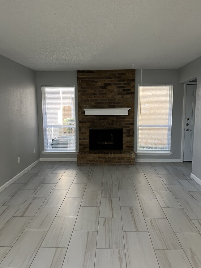 Building Photo - 711 Harbour Town Dr