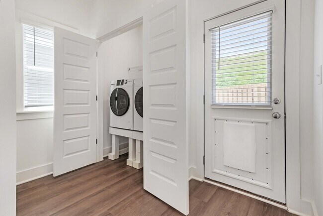 Building Photo - 232 Huntley Knl Pl