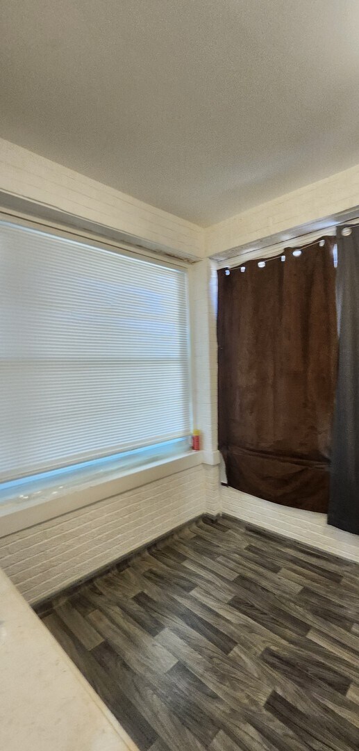 Building Photo - 1453 N Lotus Ave